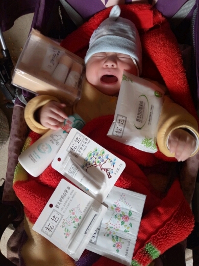 是不错的选择,里面不仅包含了玉米粉和菊花粉,而且不含有滑石粉,石棉