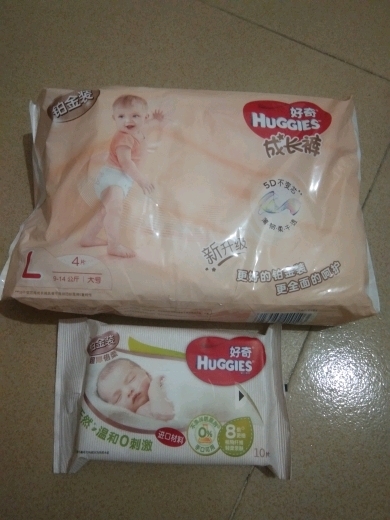 跟茵茵相比,最大的好,不会红屁屁,不会起坨,好奇纸尿裤非常放心