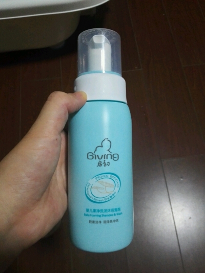 新生儿什么时候可以用洗发水 2109302482.jpg