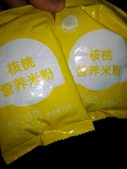 "伊威营养米粉,冰糖配方不上火,宝宝的最爱"